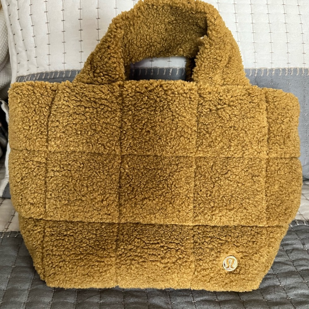 Lululemon Quilted Grid Crossbody 5L Fleece